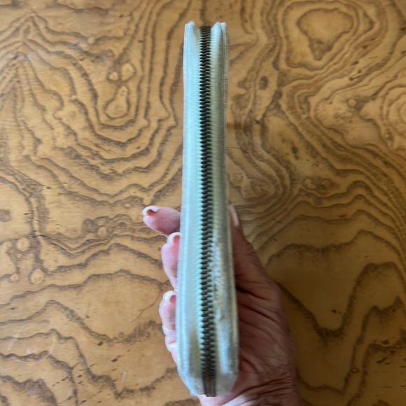 Louis Vuitton Damier Azur long Zippy Wallet-Authentic - Picture 8 of 12